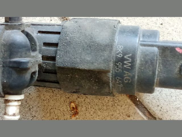 bontott AUDI A4 B8 Első Ablakmosó Szivattyú