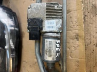 bontott AUDI A4 B8 Első Ablaktörlő Motor