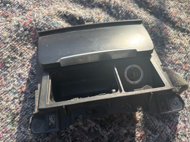 bontott AUDI A4 B8 Első Hamutartó