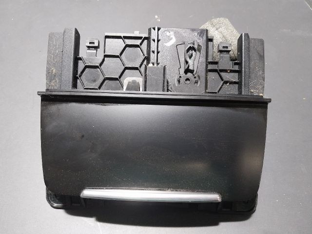 bontott AUDI A4 B8 Első Hamutartó