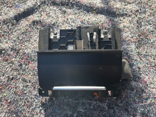 bontott AUDI A4 B8 Első Hamutartó