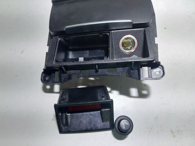 bontott AUDI A4 B8 Első Hamutartó