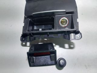 bontott AUDI A4 B8 Első Hamutartó