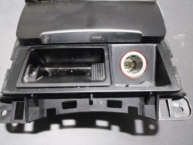 bontott AUDI A4 B8 Első Hamutartó