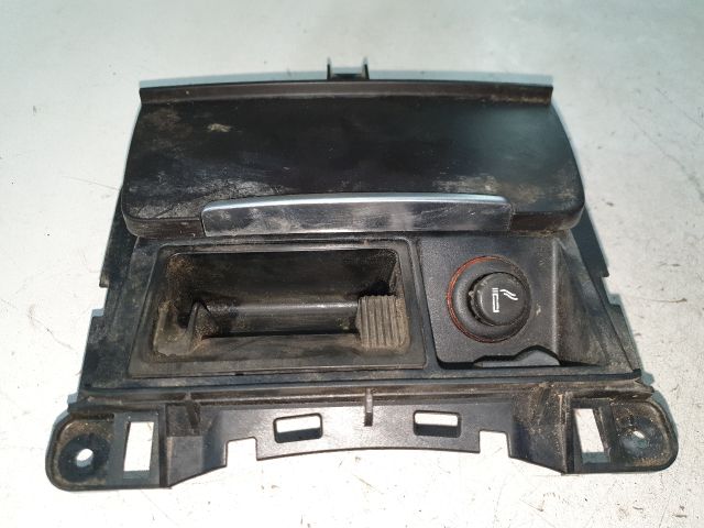 bontott AUDI A4 B8 Első Hamutartó