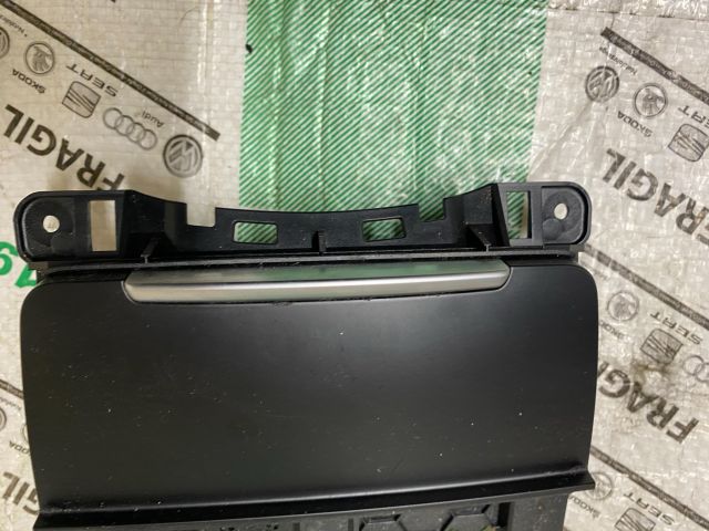 bontott AUDI A4 B8 Első Hamutartó