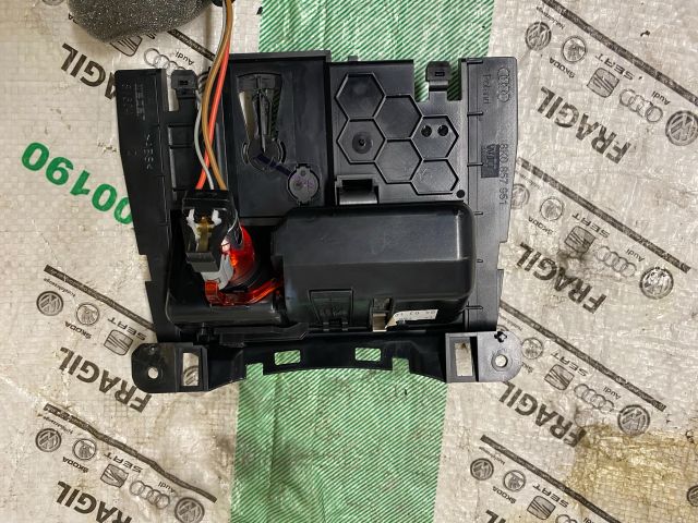 bontott AUDI A4 B8 Első Hamutartó