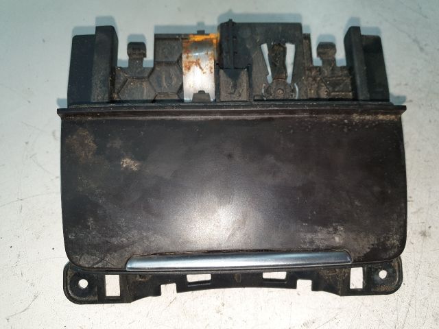 bontott AUDI A4 B8 Első Hamutartó