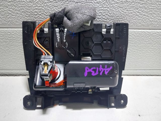 bontott AUDI A4 B8 Első Hamutartó