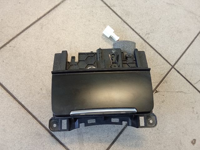 bontott AUDI A4 B8 Első Hamutartó