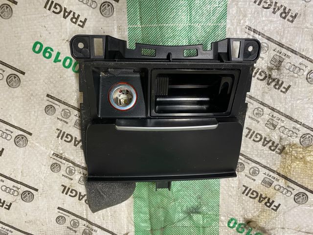 bontott AUDI A4 B8 Első Hamutartó