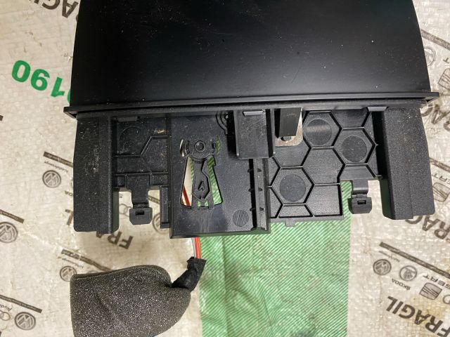 bontott AUDI A4 B8 Első Hamutartó