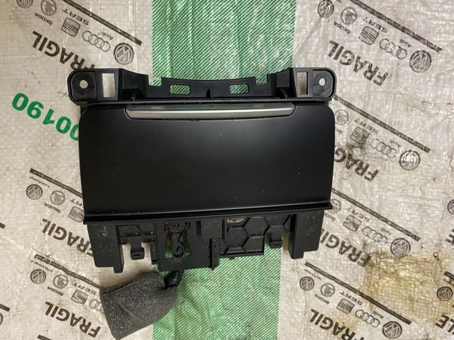 bontott AUDI A4 B8 Első Hamutartó