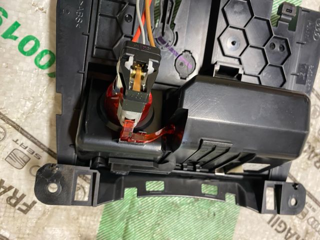 bontott AUDI A4 B8 Első Hamutartó