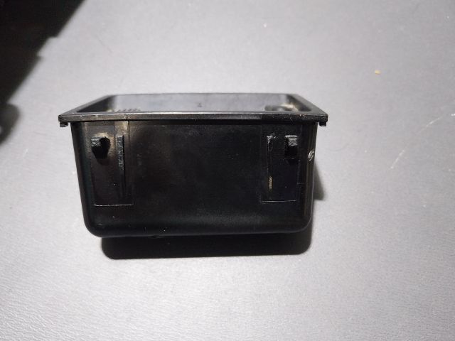 bontott AUDI A4 B8 Első Hamutartó