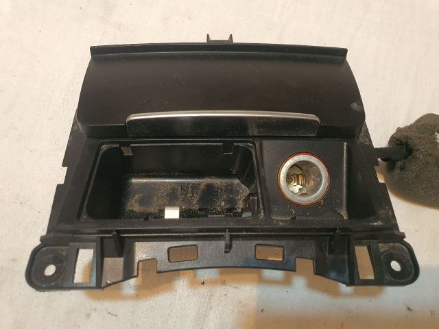 bontott AUDI A4 B8 Első Hamutartó