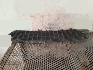 bontott AUDI A4 B8 Első Lökhárító Alsó Középső Díszrács