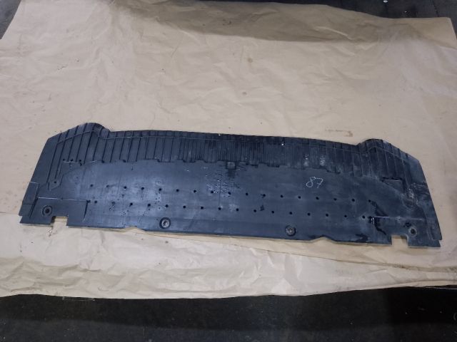 bontott AUDI A4 B8 Első Lökhárító Alsó (Műanyag)