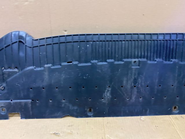 bontott AUDI A4 B8 Első Lökhárító Alsó (Műanyag)