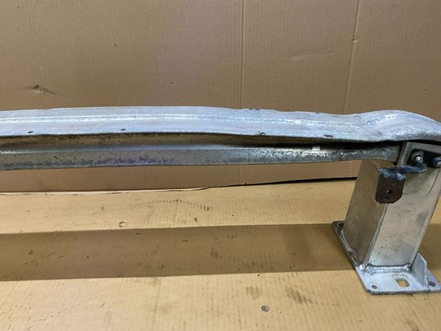 bontott AUDI A4 B8 Első Lökhárító Merevítő (Fém)