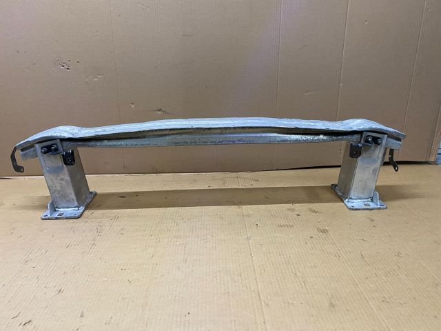 bontott AUDI A4 B8 Első Lökhárító Merevítő (Fém)