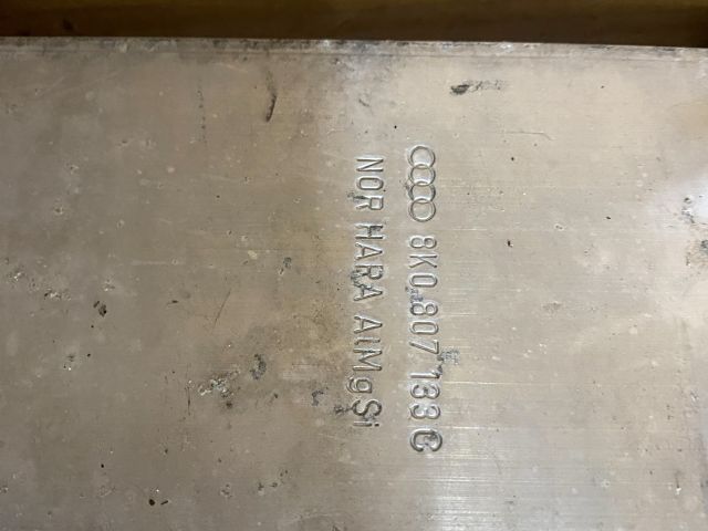 bontott AUDI A4 B8 Első Lökhárító Merevítő (Fém)