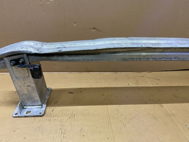 bontott AUDI A4 B8 Első Lökhárító Merevítő (Fém)