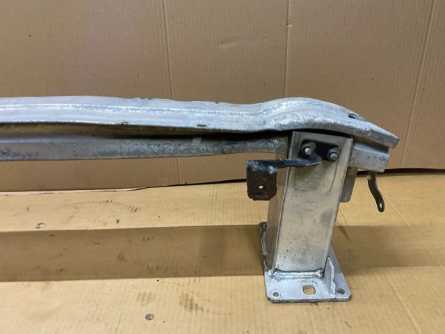 bontott AUDI A4 B8 Első Lökhárító Merevítő (Fém)