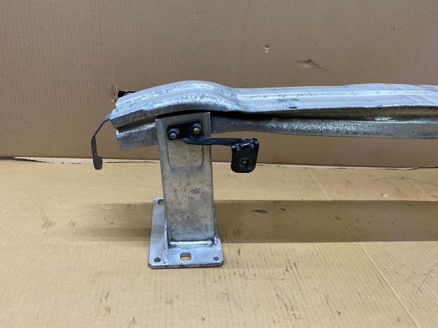 bontott AUDI A4 B8 Első Lökhárító Merevítő (Fém)