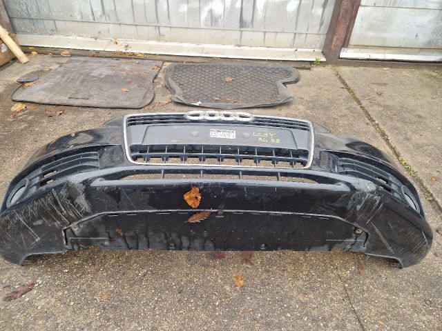 bontott AUDI A4 B8 Első Lökhárító (Részeivel)