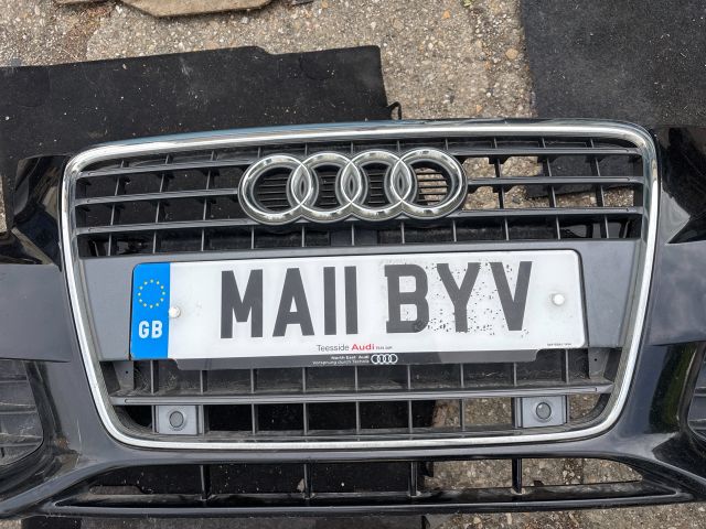 bontott AUDI A4 B8 Első Lökhárító (Részeivel)