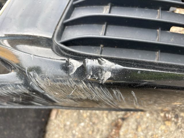 bontott AUDI A4 B8 Első Lökhárító (Részeivel)