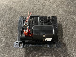 bontott AUDI A4 B8 Első Tároló Rekesz