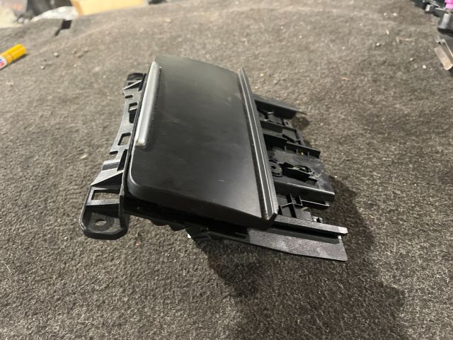 bontott AUDI A4 B8 Első Tároló Rekesz