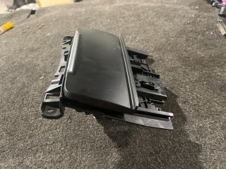 bontott AUDI A4 B8 Első Tároló Rekesz