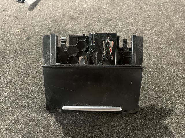 bontott AUDI A4 B8 Első Tároló Rekesz