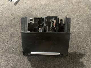 bontott AUDI A4 B8 Első Tároló Rekesz