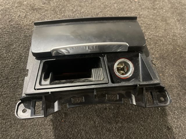 bontott AUDI A4 B8 Első Tároló Rekesz