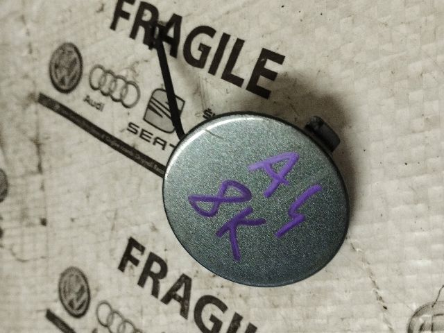 bontott AUDI A4 B8 Első Vonószem Burkolat