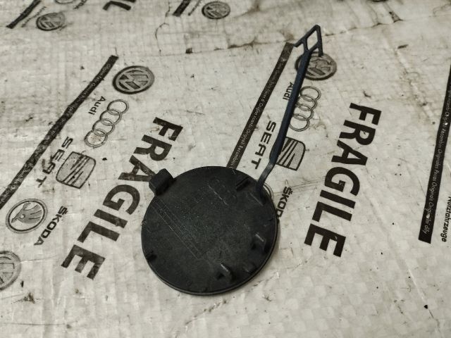 bontott AUDI A4 B8 Első Vonószem Burkolat