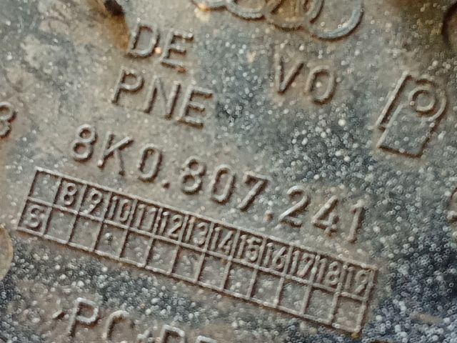 bontott AUDI A4 B8 Első Vonószem Burkolat