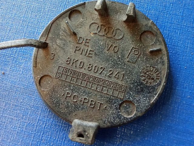 bontott AUDI A4 B8 Első Vonószem Burkolat