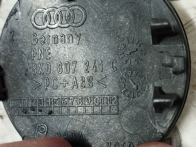 bontott AUDI A4 B8 Első Vonószem Burkolat