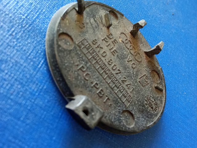 bontott AUDI A4 B8 Első Vonószem Burkolat