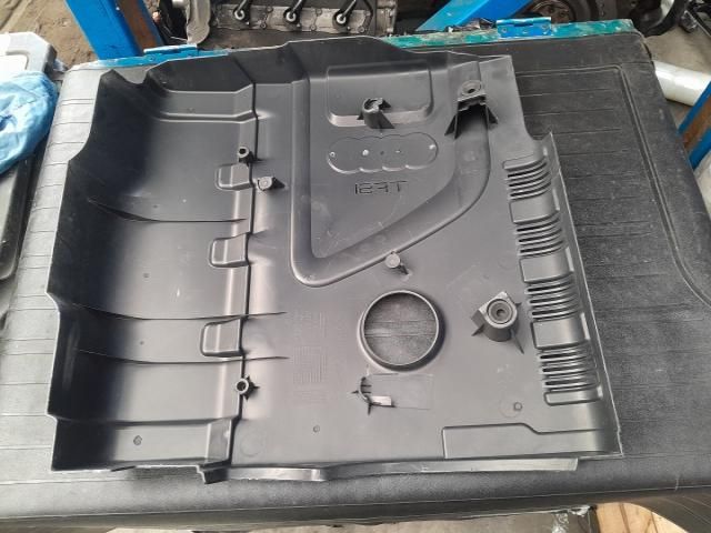 bontott AUDI A4 B8 Felső Hűtőburkolat