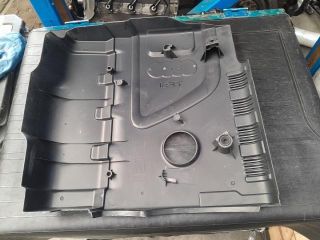 bontott AUDI A4 B8 Felső Hűtőburkolat