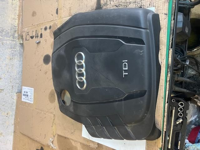 bontott AUDI A4 B8 Felső Hűtőburkolat