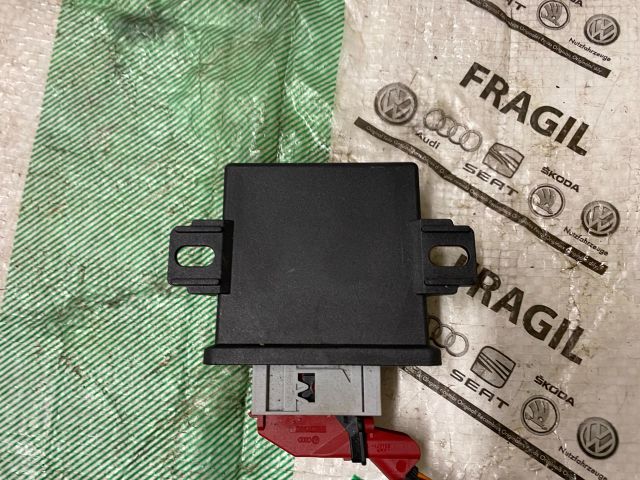 bontott AUDI A4 B8 Fényszóró Elektronika