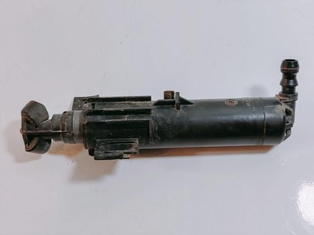 bontott AUDI A4 B8 Fényszórómosó Szivattyú