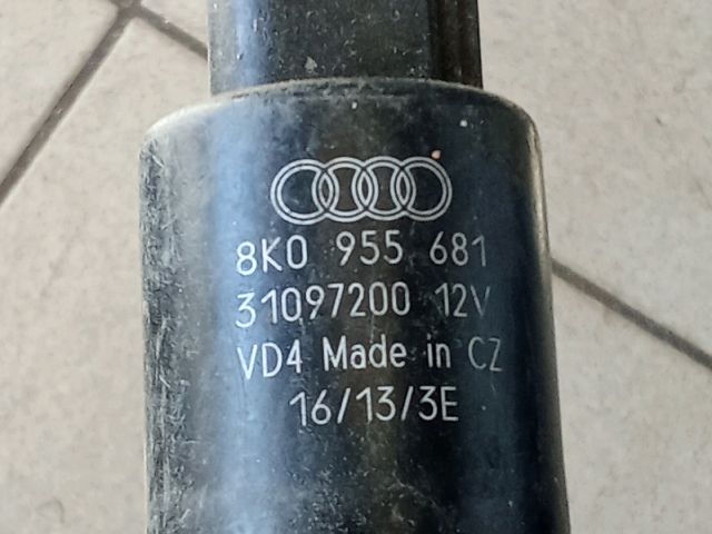 bontott AUDI A4 B8 Fényszórómosó Szivattyú